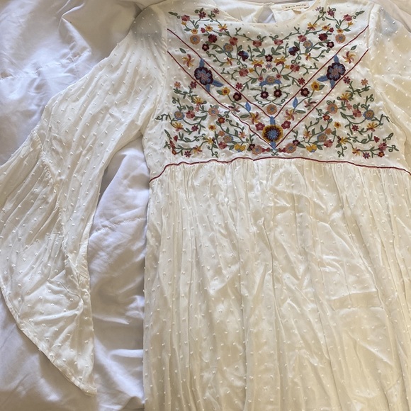 Stevie Hender White Dress with flower detailing, Size L - Picture 7 of 8